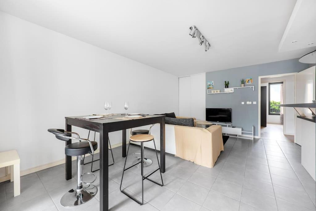 T3 Terrasse + Parking - Proche Aeroport Et Meet Apartment