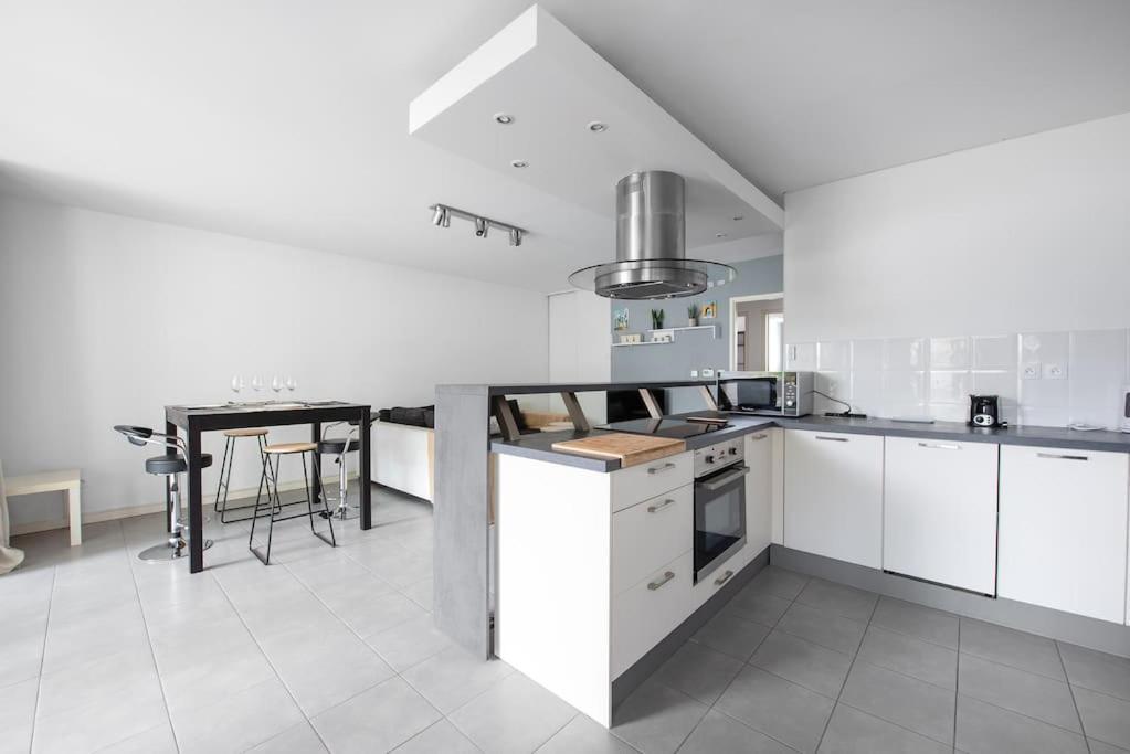 T3 Terrasse + Parking - Proche Aeroport Et Meet Appartement